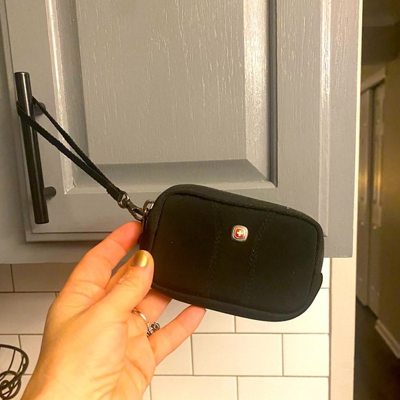 Women’s Swiss army change purse/small wristlet - Picture 1 of 4